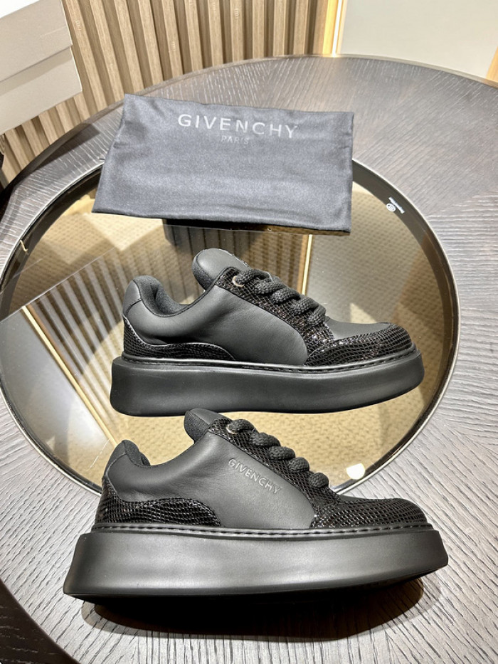 Givenchy Sneakers 660017