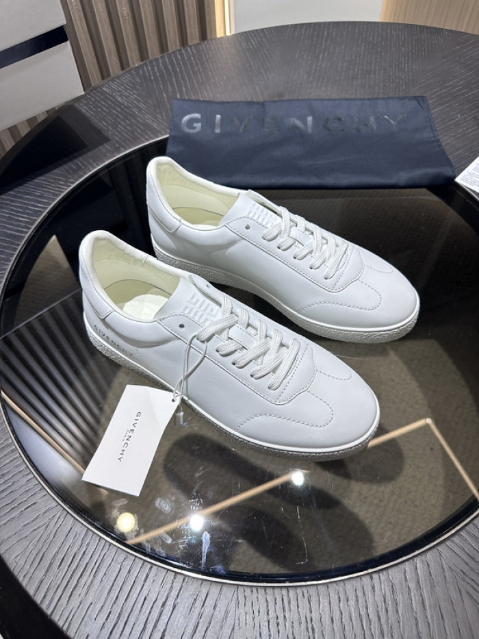 Givenchy Sneakers 660043