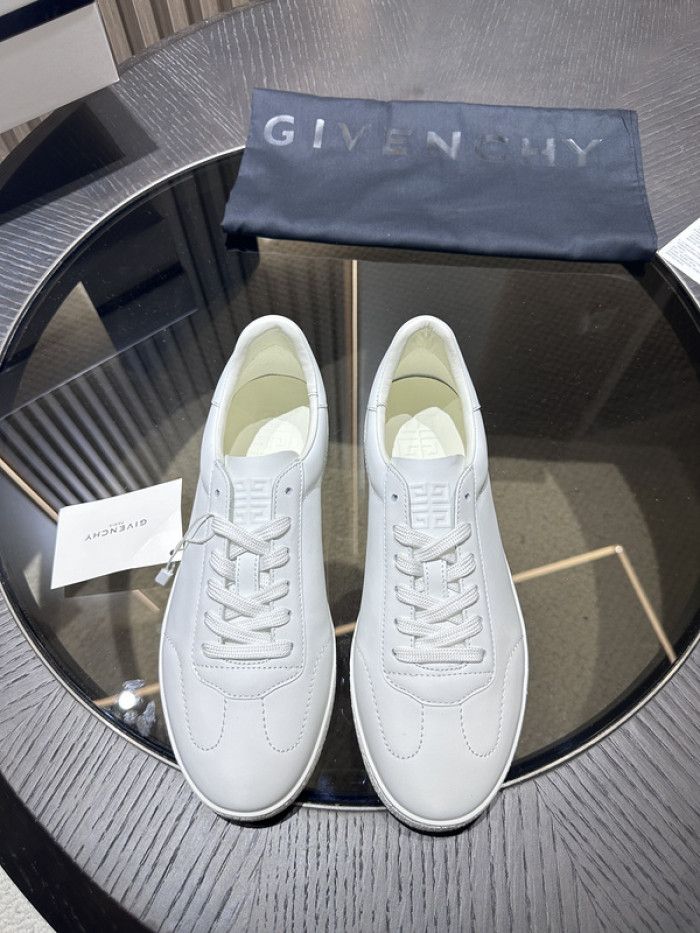 Givenchy Sneakers 660043