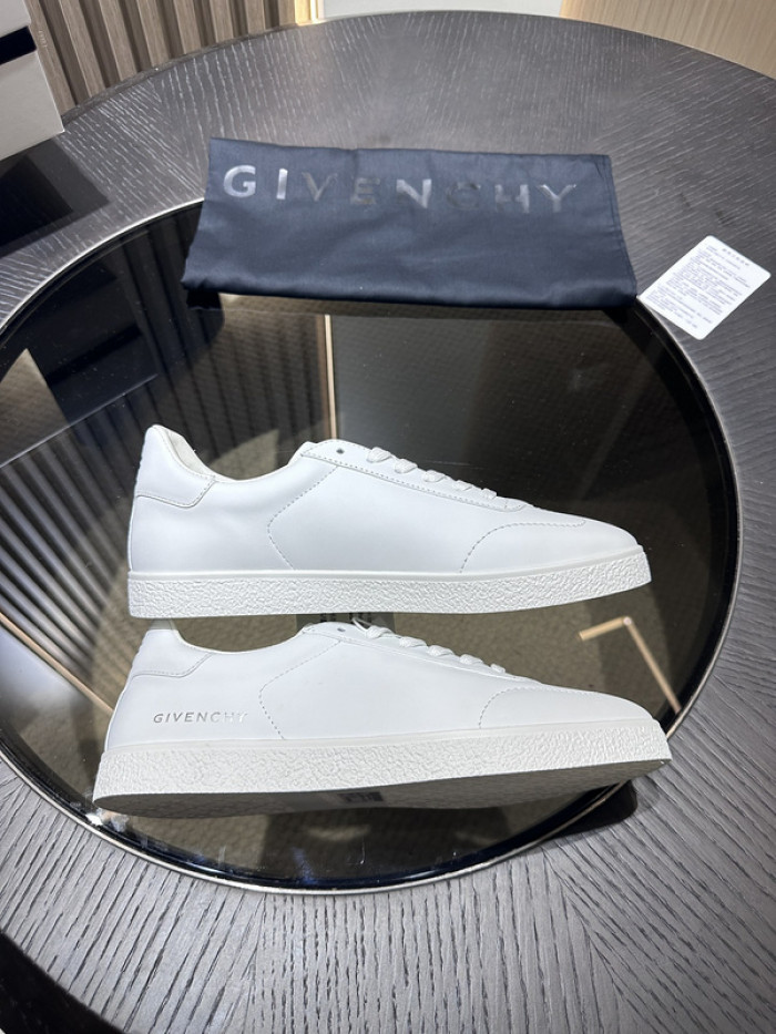 Givenchy Sneakers 660043