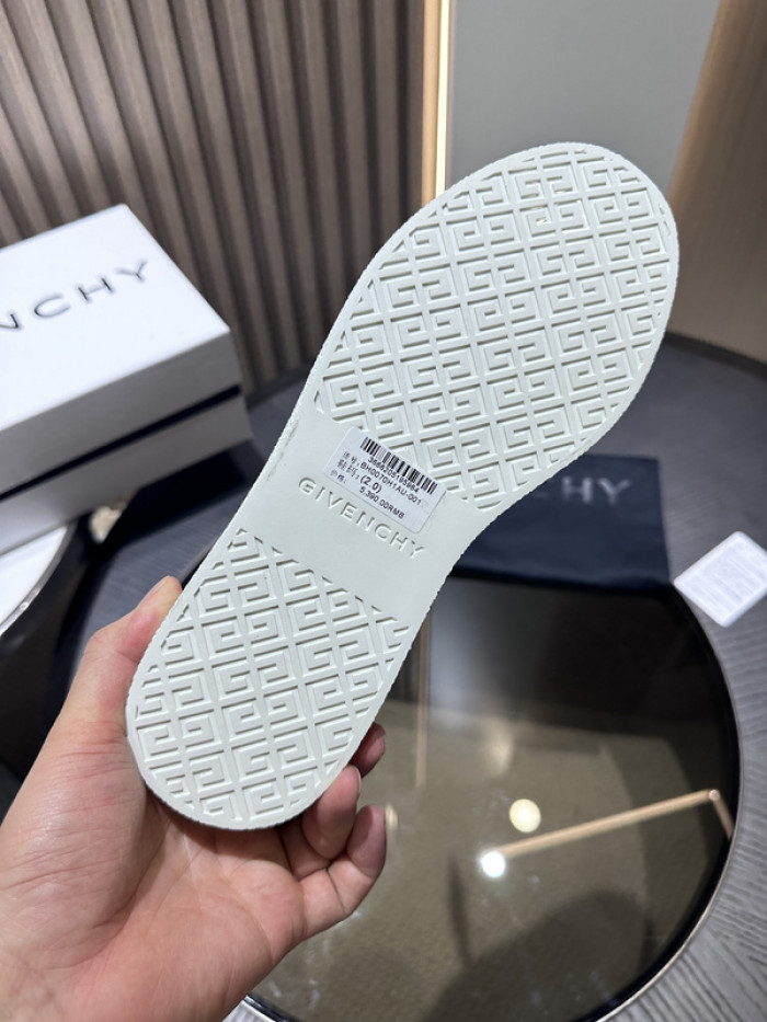 Givenchy Sneakers 660043
