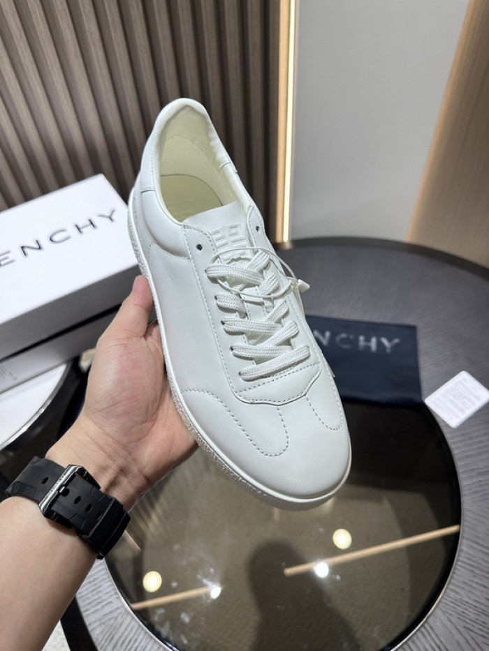 Givenchy Sneakers 660043