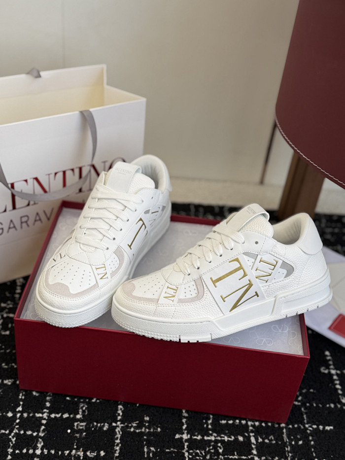 Va1e*ntin0 SNEAKERS VT057