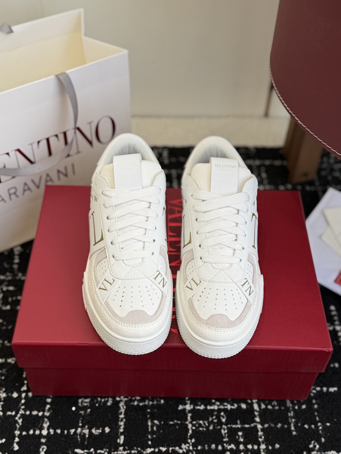 Va1e*ntin0 SNEAKERS VT057