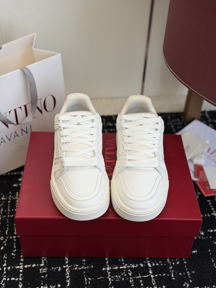 Va1e*ntin0 SNEAKERS VT064