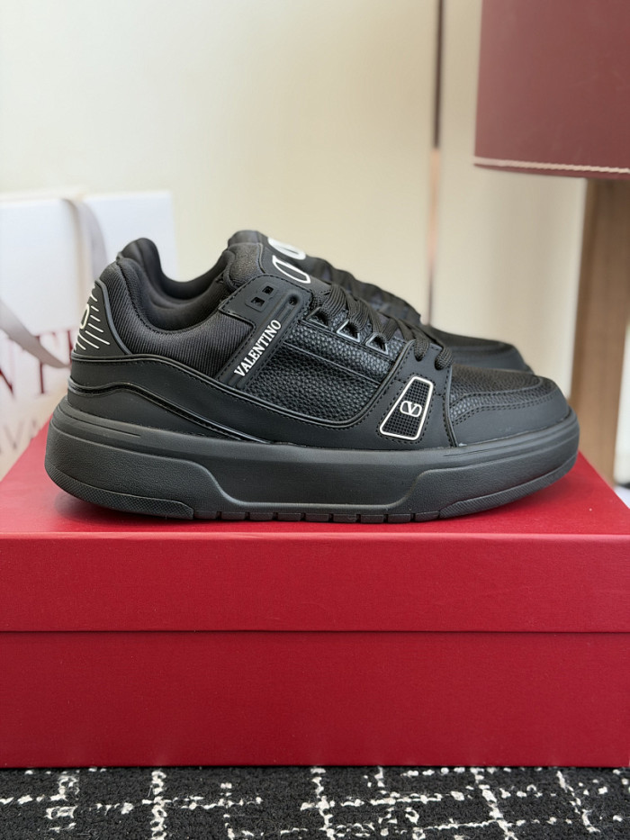 Va1e*ntin0 SNEAKERS VT065