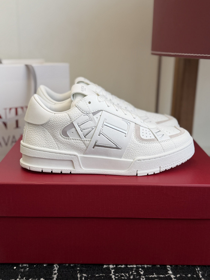 Va1e*ntin0 SNEAKERS VT061