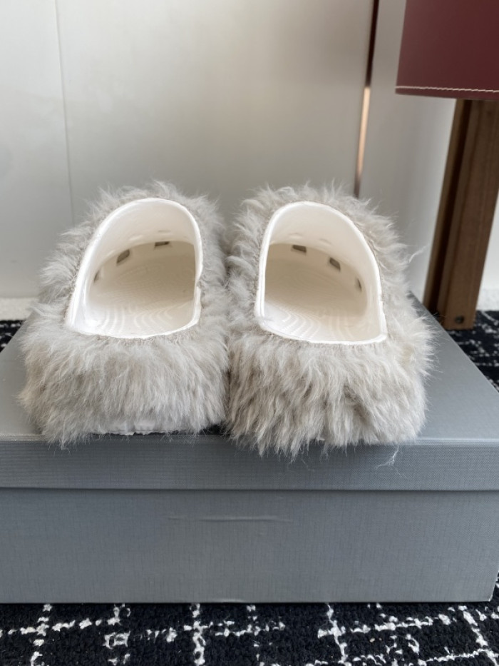 Balenciag* Sandal BS111