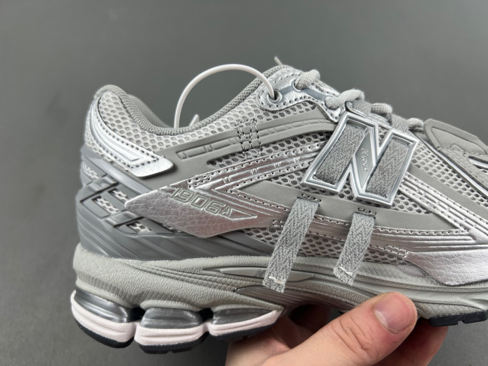 New Balance 1906A Concrete Silver Metallic M1906AG