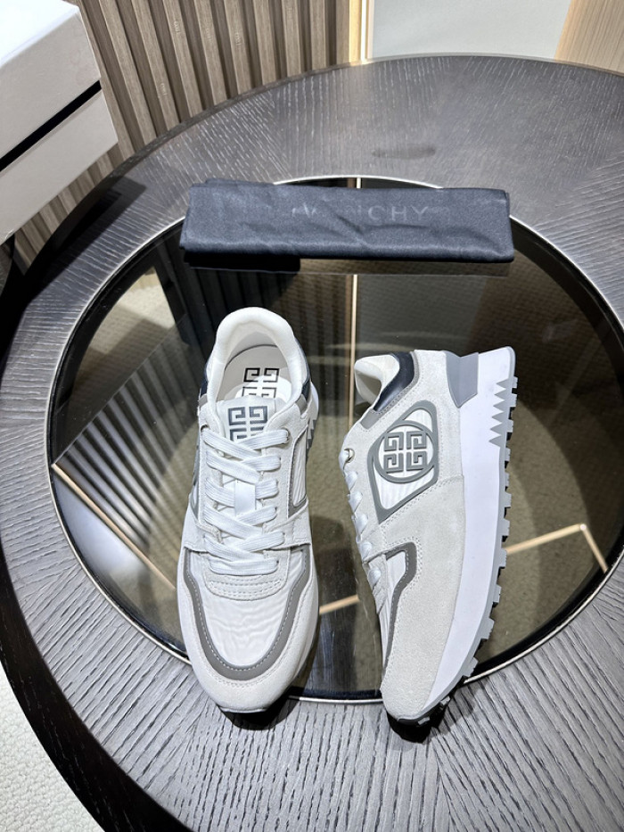 Givenchy Sneakers 660031